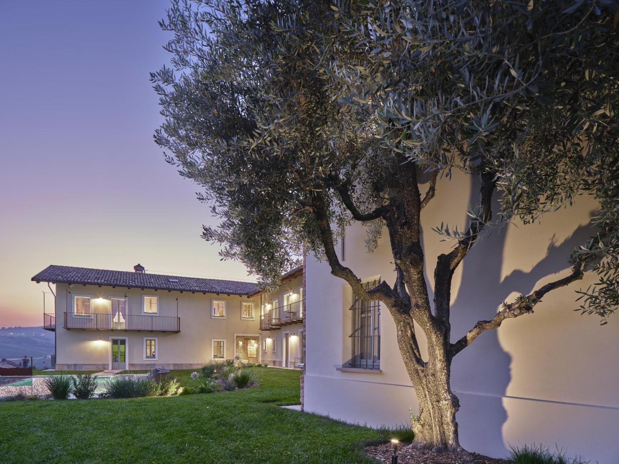 Tenuta Bussia - Wine Relais & Spa Monforte dʼAlba Esterno foto